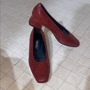 Vintage Red Genuine Italian Leather Snakeskin Embossed Vaneli Heels
